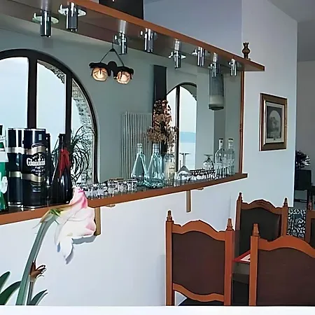 アパート Climb, Cruise & Dine Como, Cleaning Included *