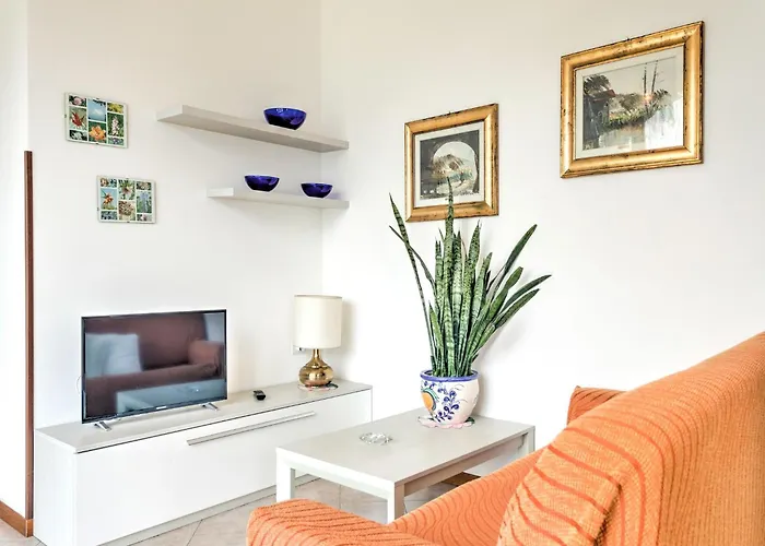 Climb, Cruise & Dine Como, Cleaning Included Apartamento