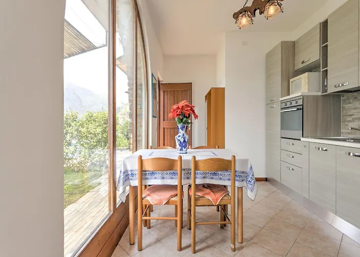 דירה Climb, Cruise & Dine Como, Cleaning Included *