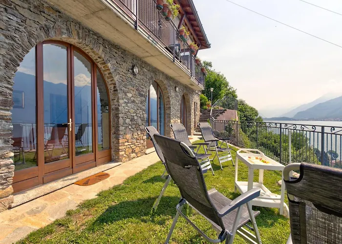 Climb, Cruise & Dine Como, Cleaning Included Apartamento