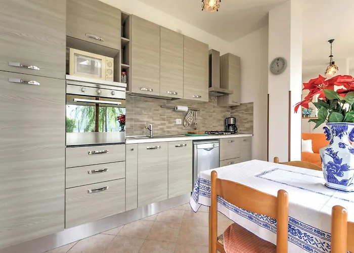 Climb, Cruise & Dine Como, Cleaning Included גראבדונה