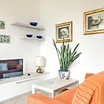 Climb, Cruise & Dine Como, Cleaning Included Apartamento