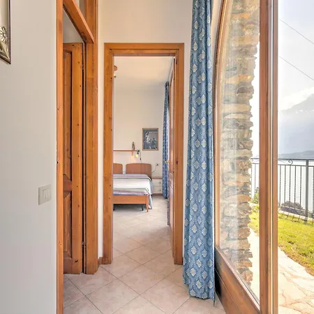 דירה Climb, Cruise & Dine Como, Cleaning Included *