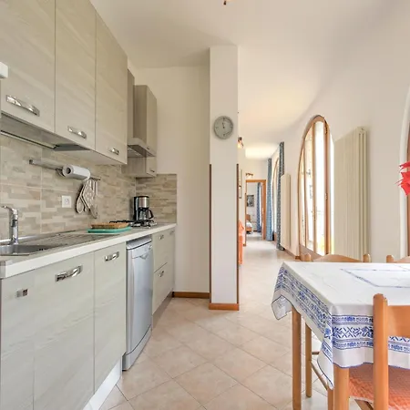 Climb, Cruise & Dine Como, Cleaning Included גראבדונה
